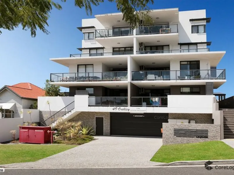Modern 1 Bed + Study In Amazing Location !
