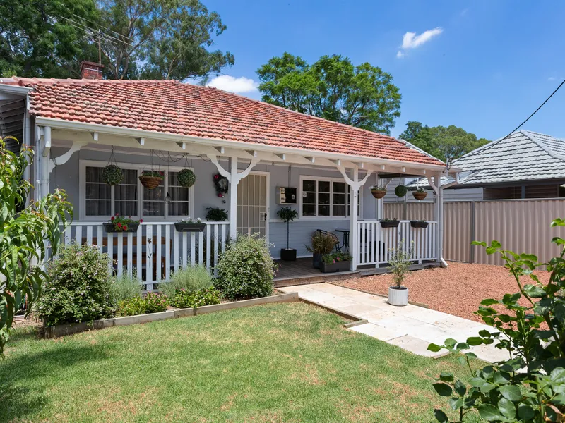 CUTE AS A BUTTON! UNDER OFFER!