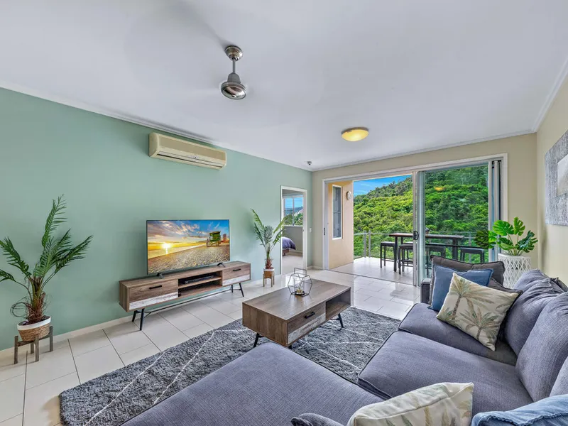 Luxurious Living with Spectacular Views in Airlie Beach