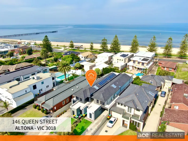 Sheer Elegance, this is Luxury Bayside Living!