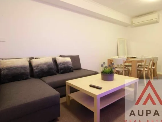 Stunning split 3 bedroom apartment for lease with fully furnished 