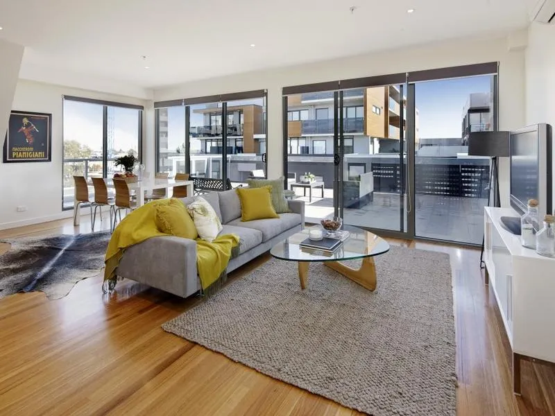 Sub-penthouse with an extraordinary outdoor terrace and sensational views