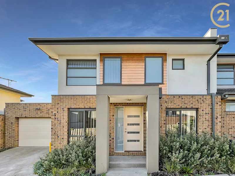 YOUNG, MODERN AND EXTRA SPACIOUS TOWNHOUSE!