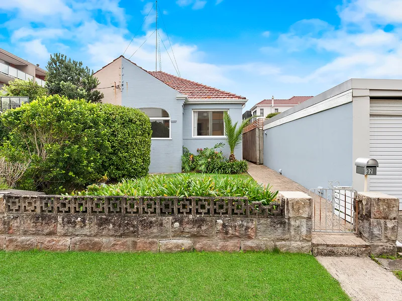 Deceased Estate, Renovators Delight, First Time Offered, Double Fronted Semi on 347sqm of Land 