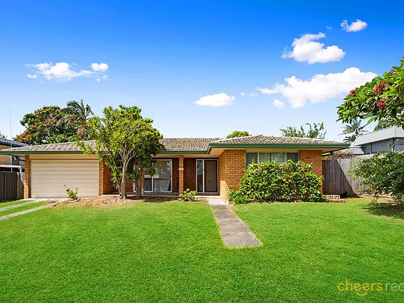 Family Home or Business Location! Shops at the Doorstep!