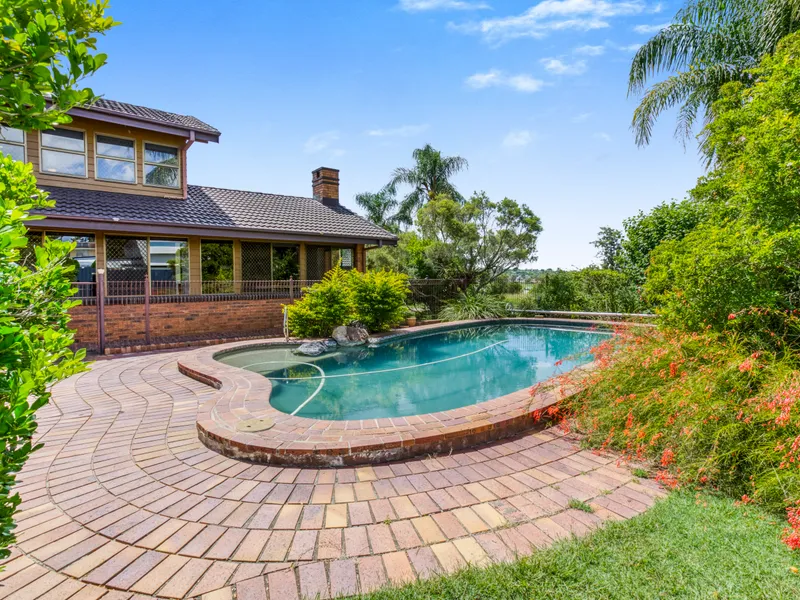 Large 3 Bedroom, 2 Bath, 3 Living Areas! includes Electricity and Water!