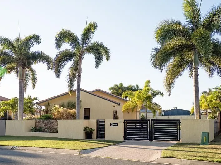 SPACIOUS FAMILY HOME IN GREAT LOCATION!