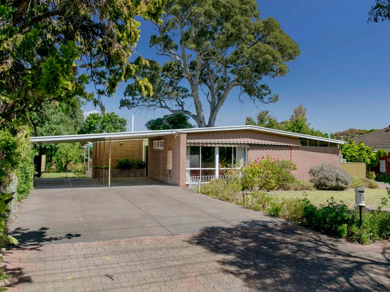 An ideal entry to a thriving family locale!