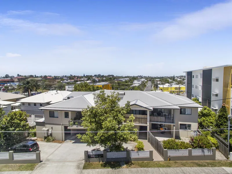 Kedron - Ground Floor Unit with Courtyard in Prime Location