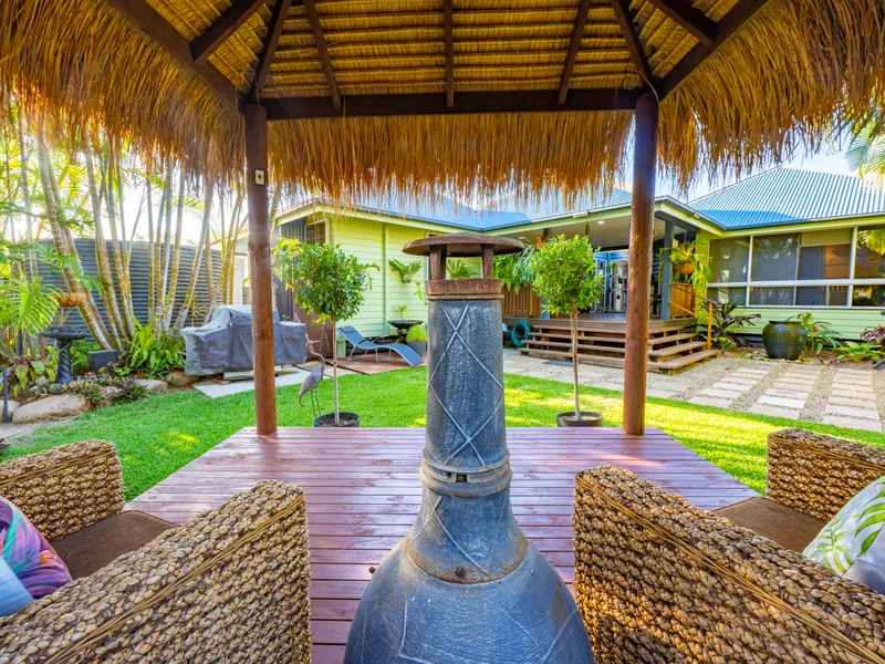 JUST A SHORT 300M STROLL TO BEACH