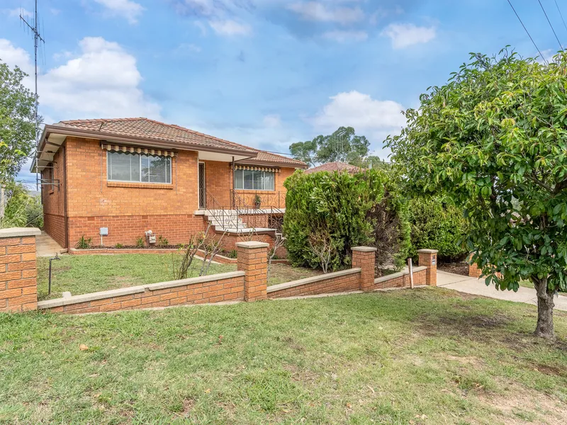 VIEWS OVER QUEANBEYAN - HUGE REAR YARD - ROOM FOR A POOL AND/OR EXTENSIONS