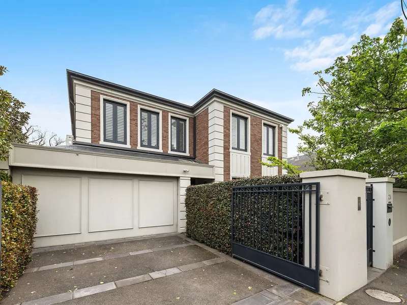 PRIVATE GOLDEN MILE OASIS