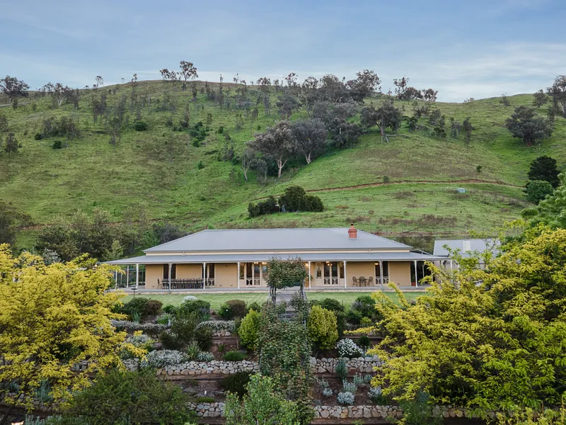 Luxury Lifestyle Property - Panoramic Views of Lake Hume