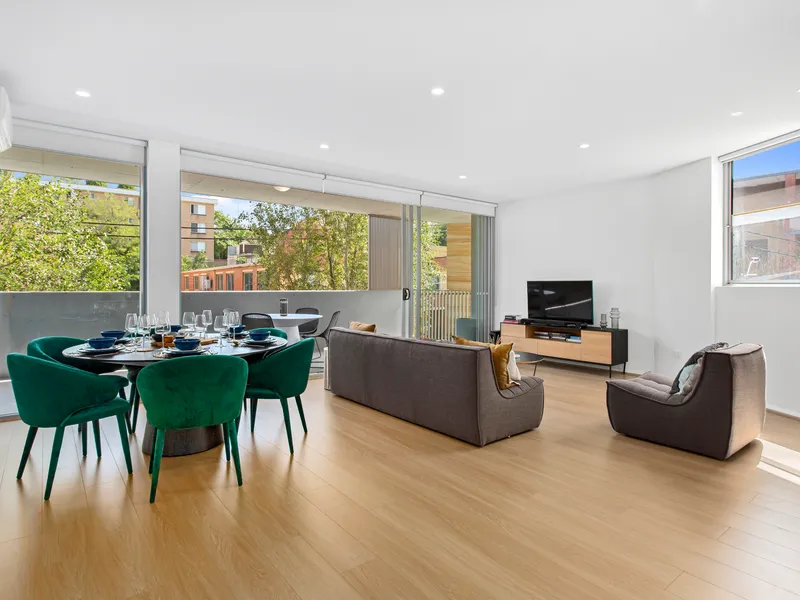 Large ultra-contemporary apartment in super convenient location