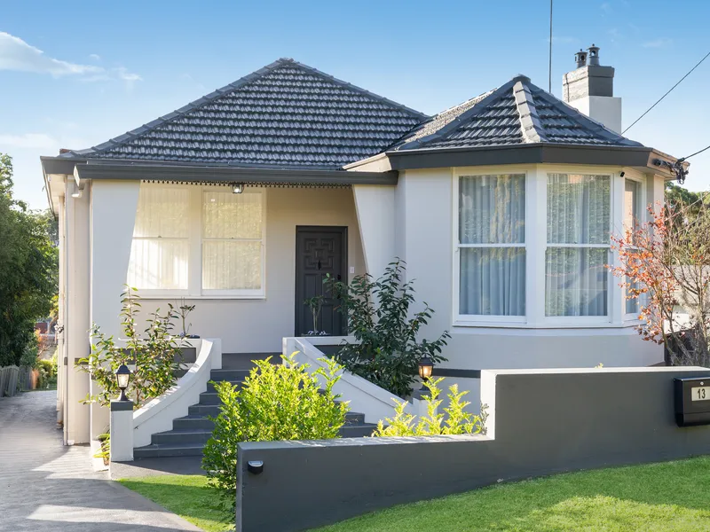 Peaceful and elegant, enjoying sunshine and water views
