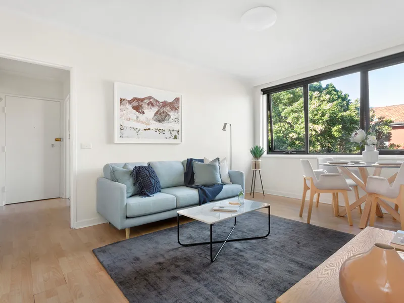 Secluded Privacy In The Perfect Parkside Position