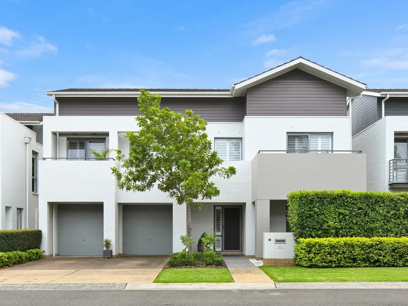 STYLISH AIR CONDITIONED FAMILY HOME WITH STUDY, FULL OUTDOOR KITCHEN AND ENTERTAINING AREA!