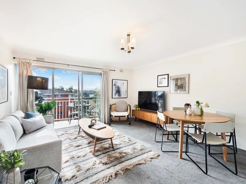 Top floor oasis of water views & northern light