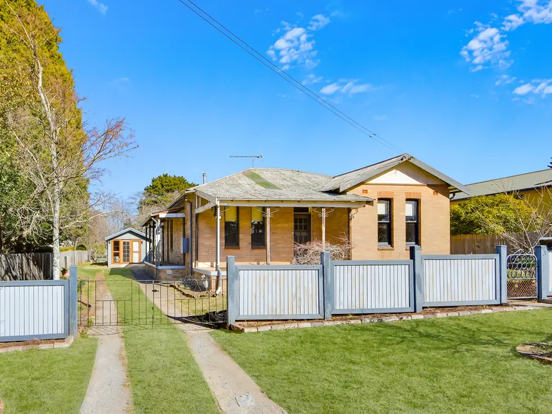 CHARMING DOUBLE BRICK CHARACTER COTTAGE