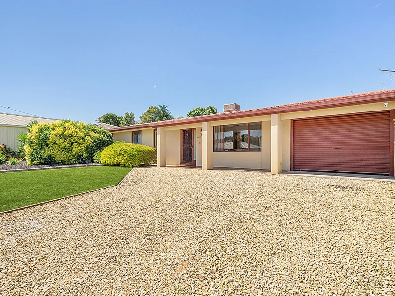 Beautifully appointed family home - all the extras!