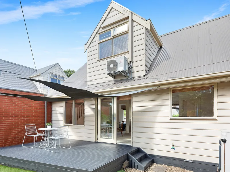 Perfect Parkside Living in The Heart Of It All!