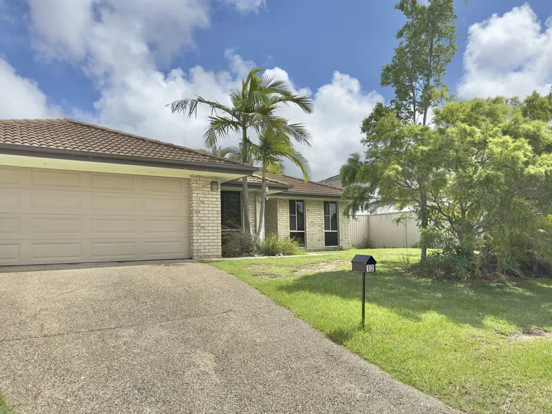 SPACIOUS FAMILY HOME - CLOSE TO GRIFFITH UNI, HOSPITALS, G - LINK LIGHT RAIL.