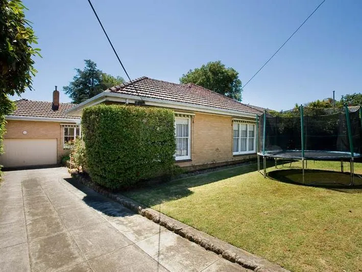 WELL PRESENTED FAMILY HOME WALKING DISTANCE TO EVERYTHING