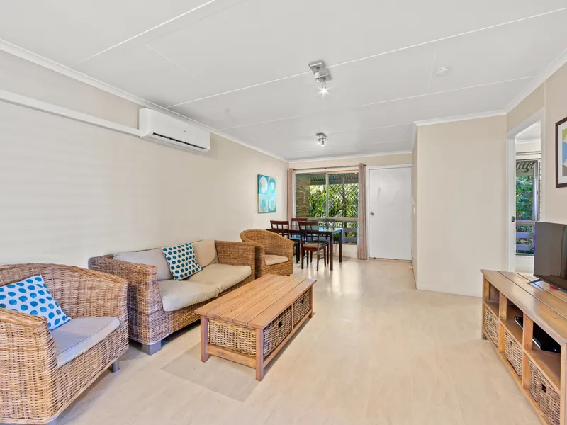 Waterfront bungalow with water and electricity usage included