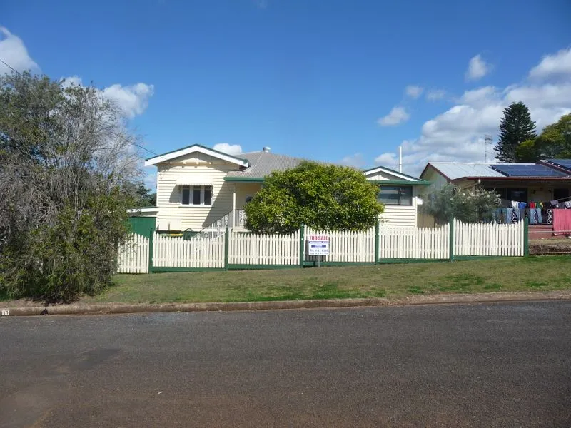 BEAUTIFULLY  RENOVATED QUEENSLANDER