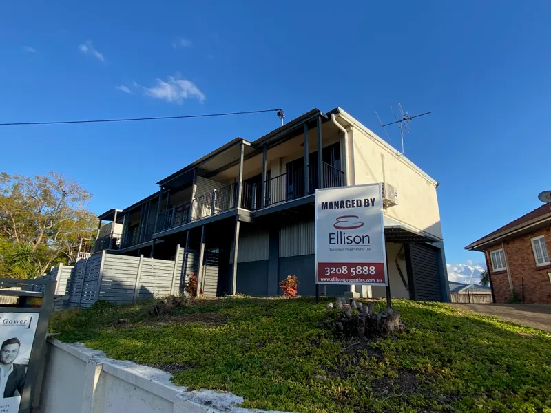 ENJOY INNER CITY LIFESTYLE IN A BOUTIQUE UNIT WITH A BALCONY