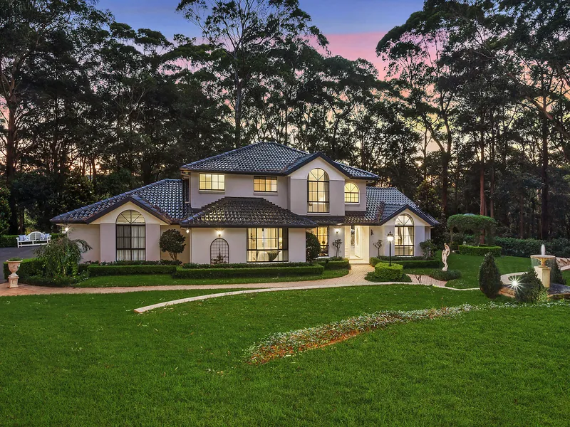 Landmark family acreage enjoying complete privacy