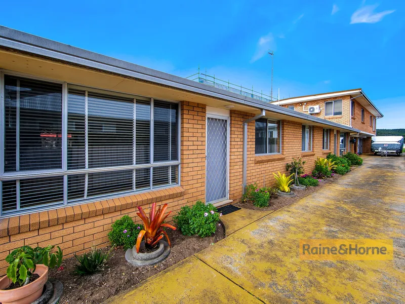 Great Unit in Great Location!!