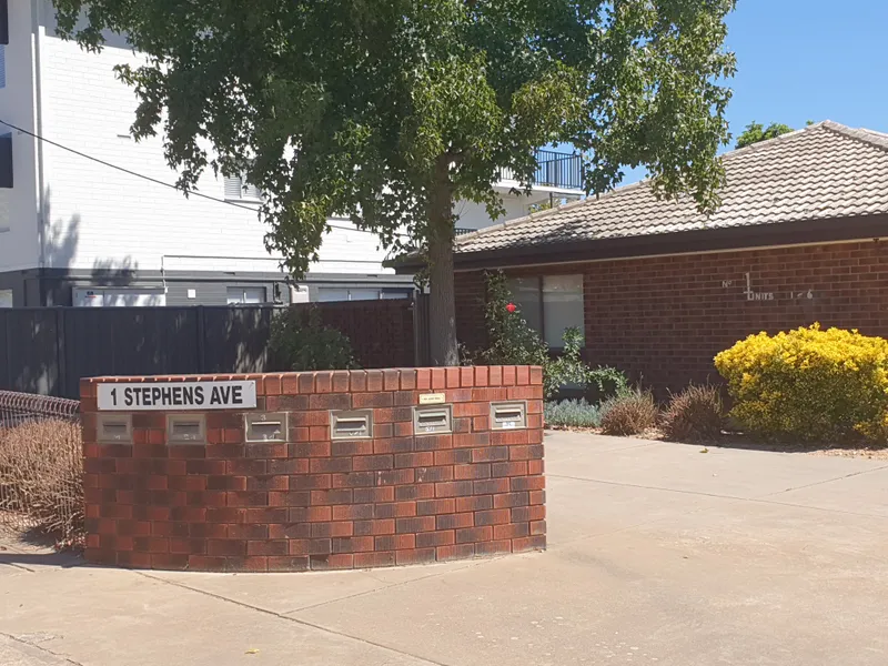 Modern Cosy Unit in Inner Western Suburbs 