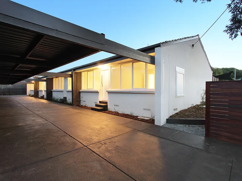 SLEEK AND MODERN UNIT SURE TO IMPRESS!