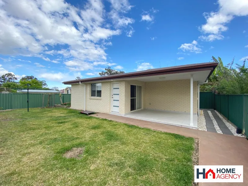 CONVENIENTLY LOCATED 2 BEDROOM GRANNY FLAT