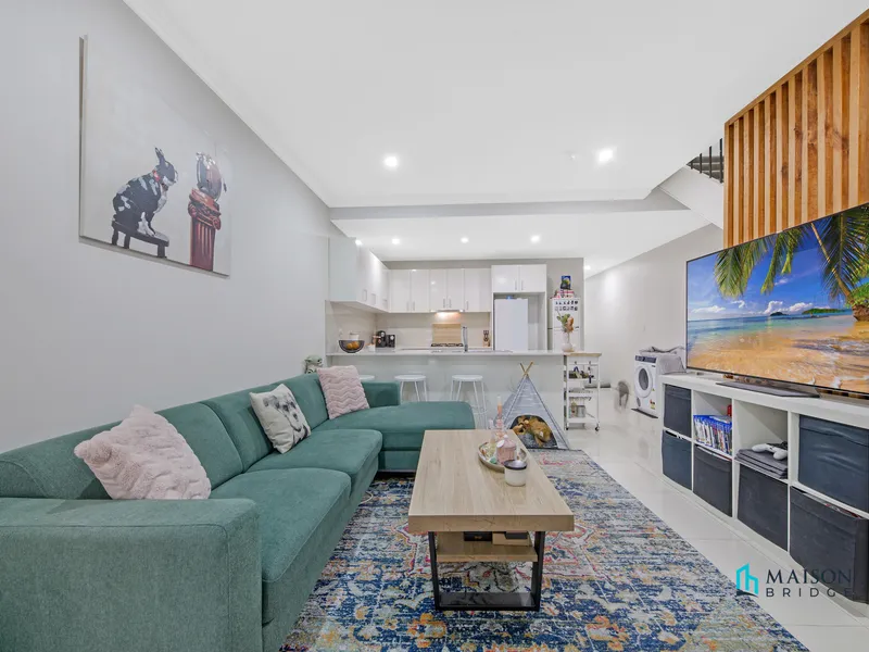 Stylish Townhouse With Quiet Rear Position, Ground Level Bedroom