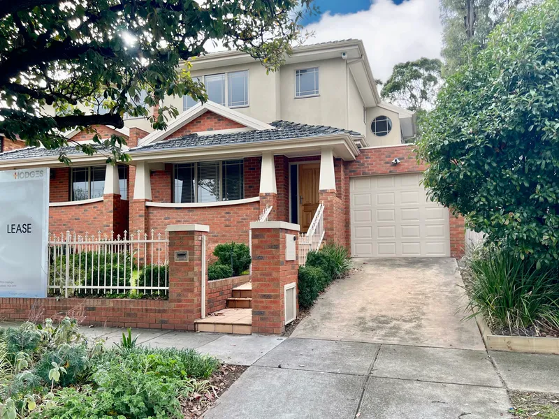 Spacious Townhouse With New Carpet Coming Soon! | HODGES CAULFIELD