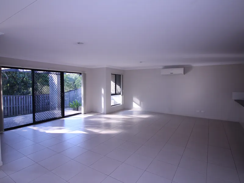 Immaculate duplex in Pacific Pines