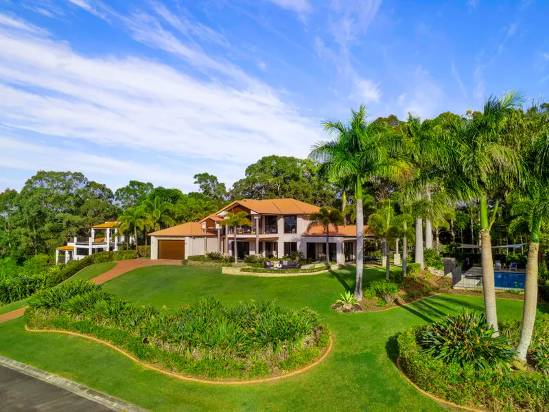MAGNIFICENT HINTERLAND RETREAT ONLY MINUTES FROM THE CENTRE OF NOOSA
