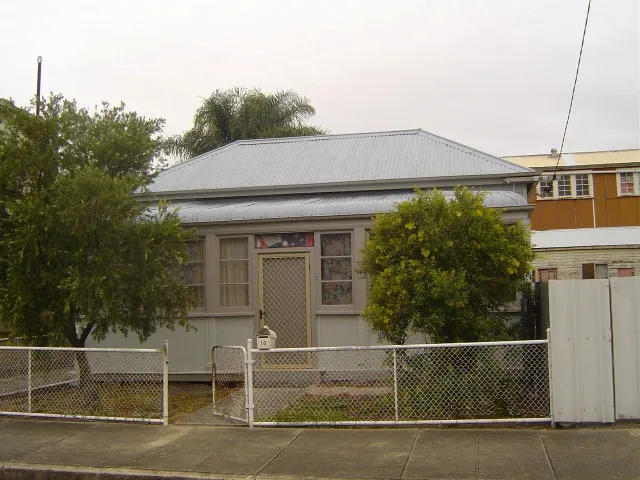 1 Bedroom Half House in Islington - Rear Unit