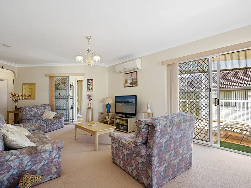 3 BEDROOM TOP FLOOR APARTMENT