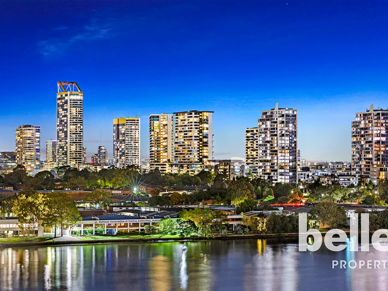 Waterfront | North Facing | Spacious Penthouse