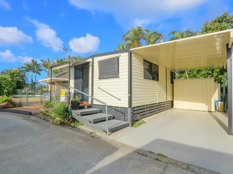 Holiday life Style. Beautiful Location, close to Fingal/ King cliff Beaches. Walk to the Tweed river.