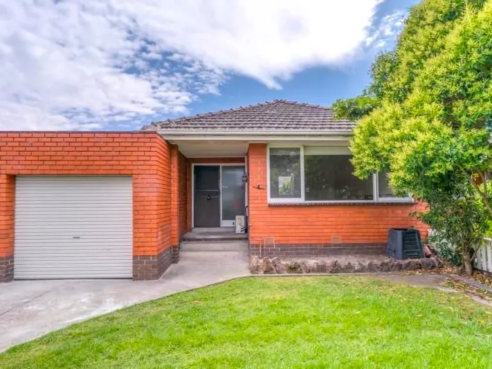 RENOVATED VILLA IN THE HEART OF BRIGHTON!