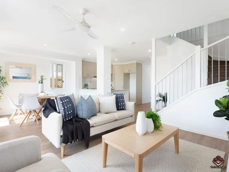 Near new luxury 3-bed townhouse