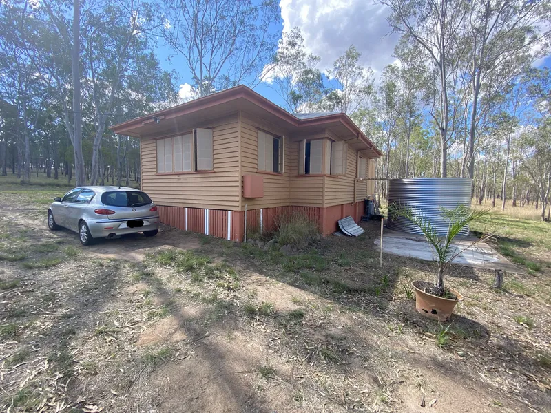 Tidy home on Acreage !