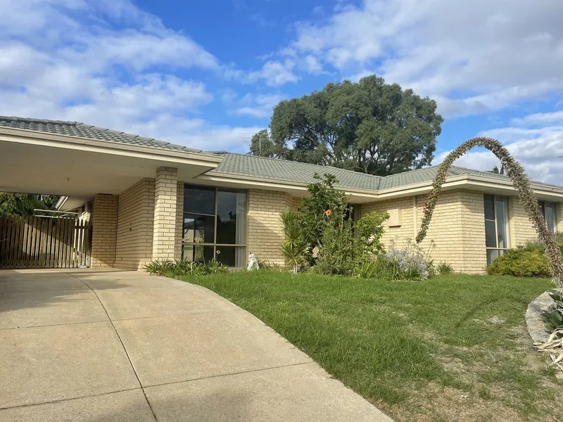 FAMILY HOME IN HALLS HEAD