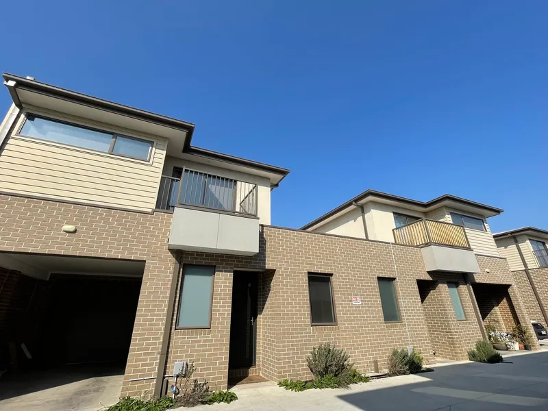 Modern and spacious townhouse