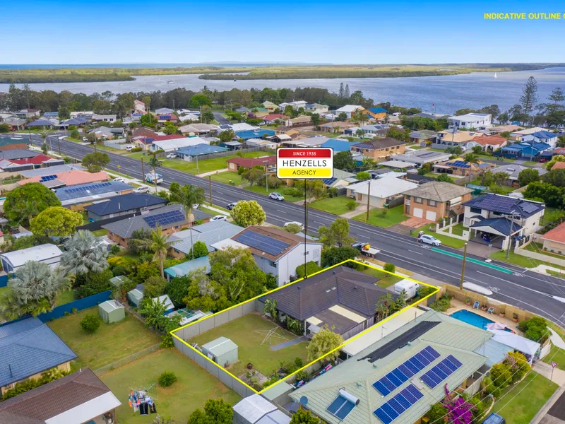 MICHAEL STREET GEM - 250M TO THE WATER!