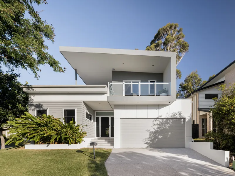 ARCHITECTURAL MASTERPIECE IN ELEVATED AND PRIVATE LOCATION